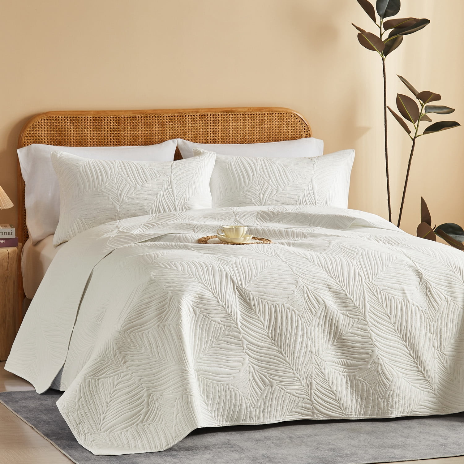 Davulos 3 Pieces Queen Quilt Bedding Set Soft Lightweight Beige Bedspread with Leaf Pattern,Microfiber Bed Coverlet Full Size for All Season