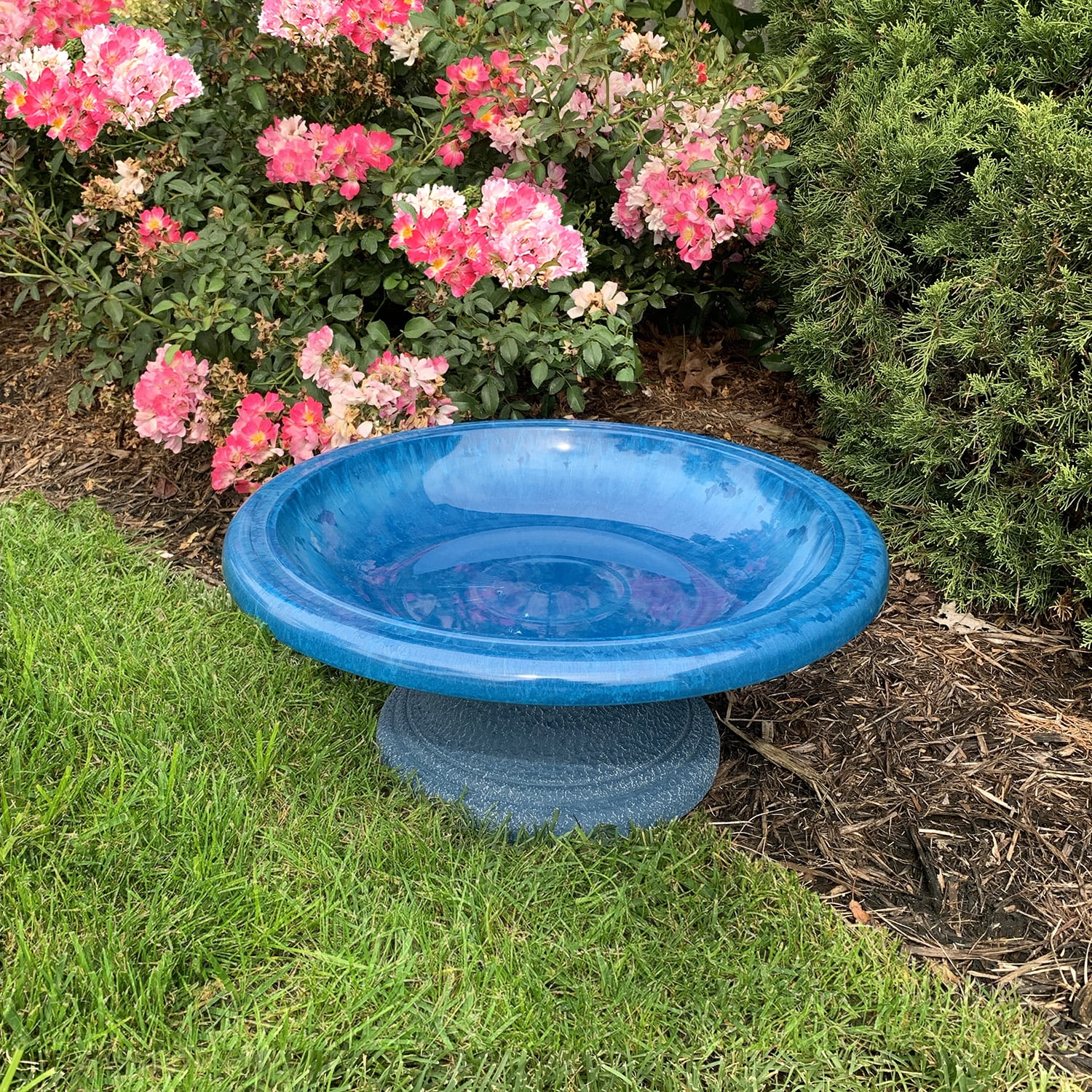 Birds and Beyond Azure Blue Lightweight Freestanding Clay Bird Bath Basin with 7.5"H Small Base Sand
