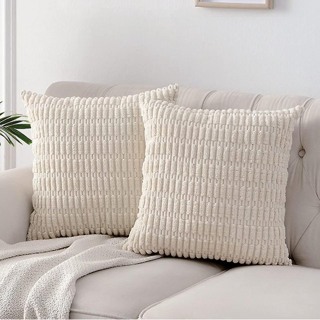 Paquete de 2 fundas de almohada decorativas bohemias de 45 x 45 cm para sala de estar, sofá cama, estilo rústico, moderno, estilo granja, decoración del hogar, pana suave, color crema y cuadradas.