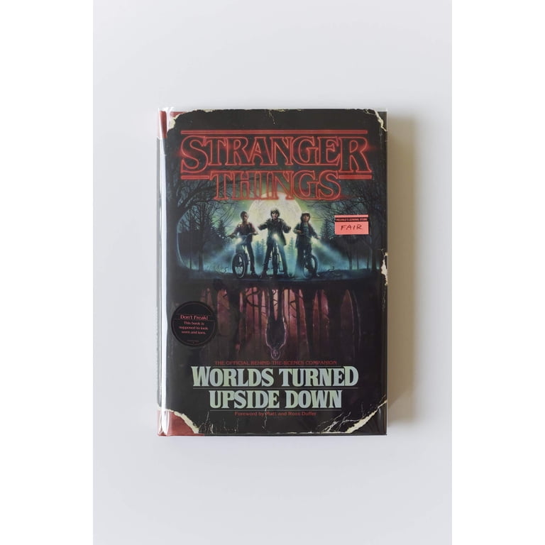 Stranger things 洋書 英語 公式ガイドブック 舞台裏 解説 Amazon.co