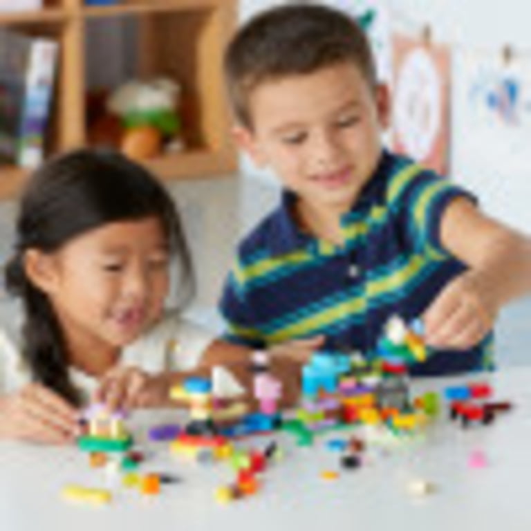 Free Shipping! LEGO Creative Suitcase 10713 with 213 Colorful