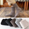 thumbnail image 4 of Calcetines de otoño e invierno de color sólido, calcetines verticales para hombre, calcetines clásicos casuales, calcetines de algodón cómodos, 4 of 6