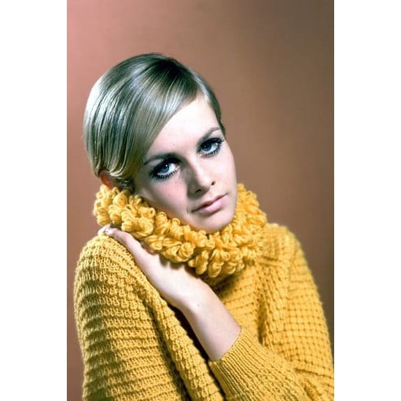 Twiggy Great 60's Fashion Pose 24X36 Poster