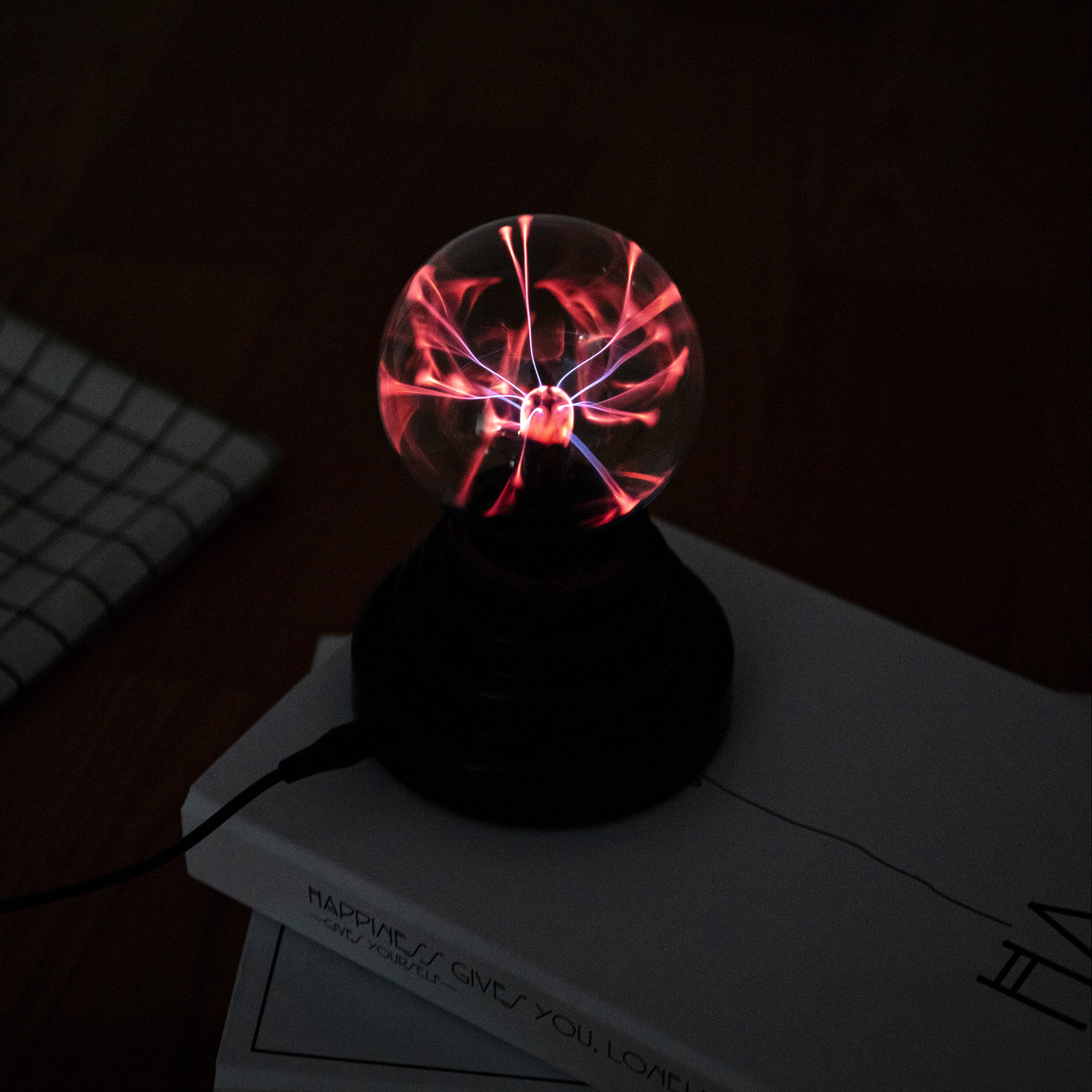 Lampe à poser GENERIQUE Boule plasma magique - sensible tactile - novelty  jouet sphère nébuleuse globe (8 pouces)
