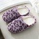 thumbnail image 2 of Pantuflas de felpa de leopardo para mujer y hombre, 2 of 7