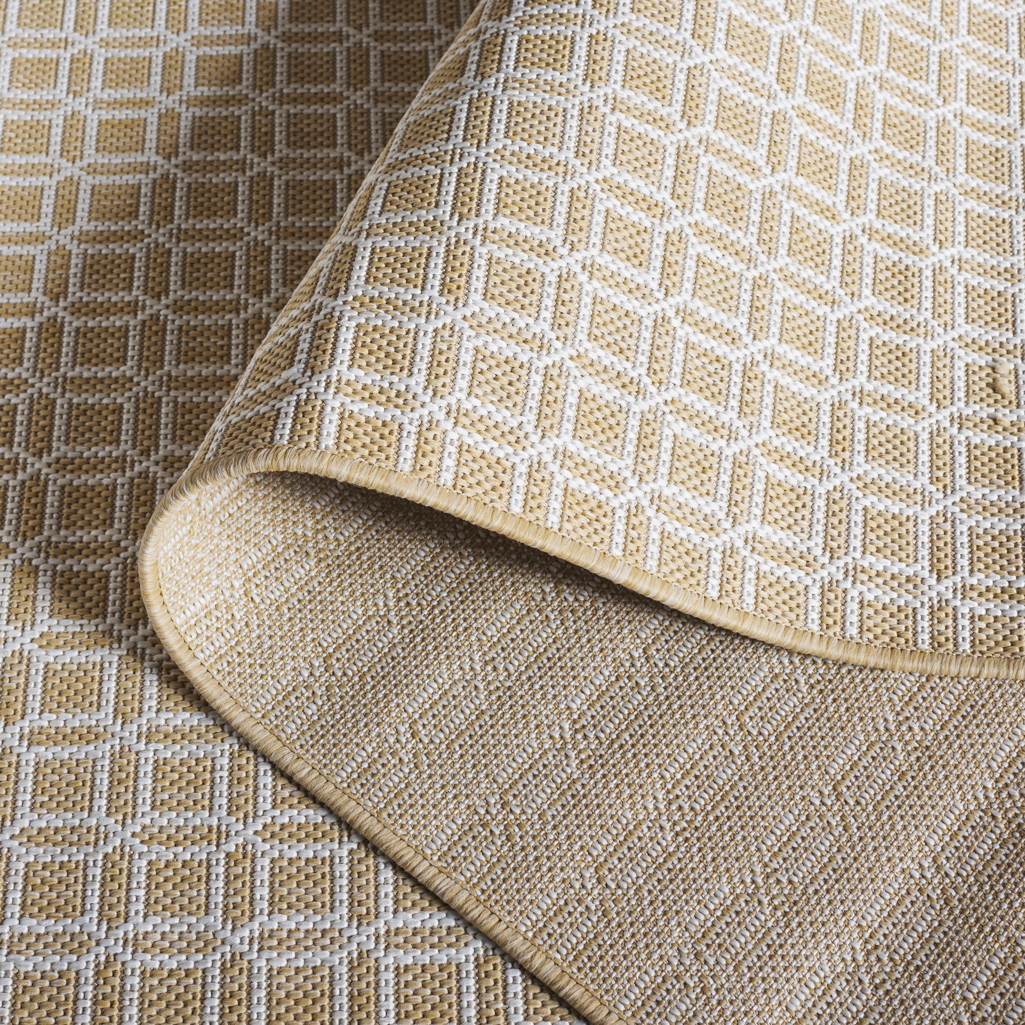 SAFAVIEH Terrace Wight Geometric Indoor/Outdoor Area Rug, Beige/Ivory, 5'3" x 7'6"