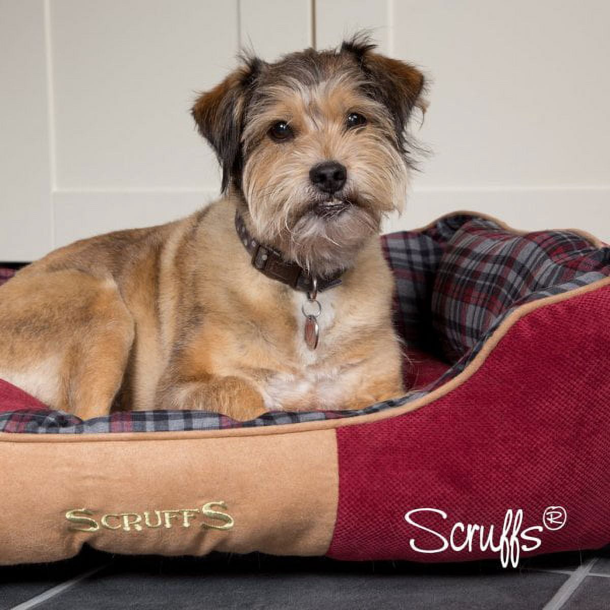 Scruffs® Highland Box Bed, Pet Bed, Machine Washable, Non-Slip Base, One-Piece, Soft-Walled Design (Small) - Red