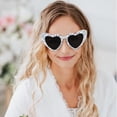 thumbnail image 4 of Gafas de sol Etercycle Bride en forma de corazón con diamantes de imitación blancos, 4 of 7