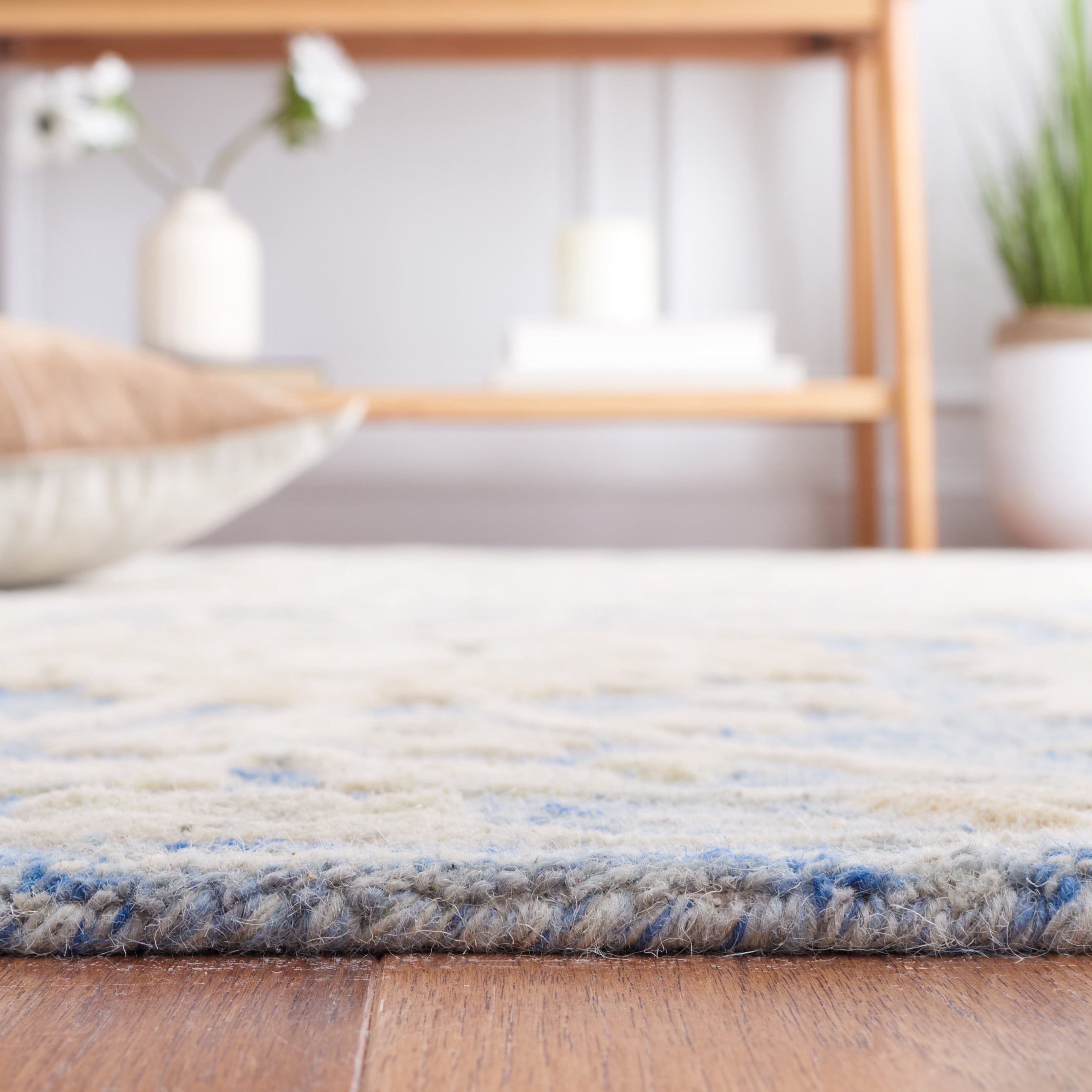 SAFAVIEH Glamour Catrine Bordered Wool Area Rug, Blue/Beige, 6' x 6' Round