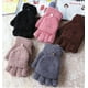 thumbnail image 4 of 1 par de guantes de terciopelo coral de medio dedo, guantes de punto convertibles sin dedos, mitones gruesos, elásticos y cálidos para invierno en tamaño común para mujeres y hombres, 4 of 4