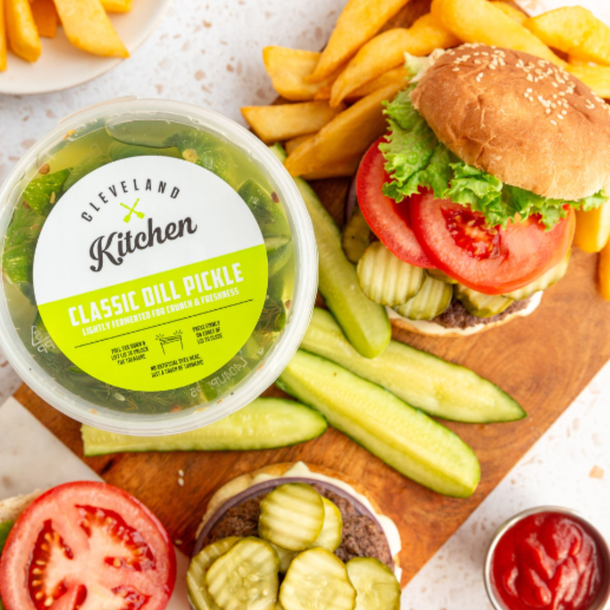 Cleveland Kitchen, Classic Dill Pickle Spears, 32 fl oz