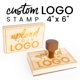 thumbnail image 1 of Sello con logotipo ExcelMark personalizado con sello de madera y caucho de 4 x 6 cm, 1 of 6