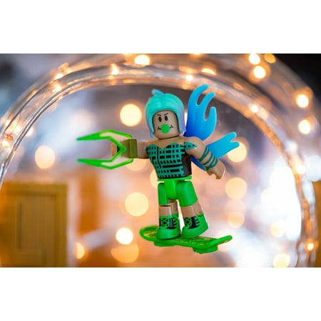 Roblox Celebrity Collection - LA Hoverboarder Figure Pack [Includes Exclusive Virtual Item]