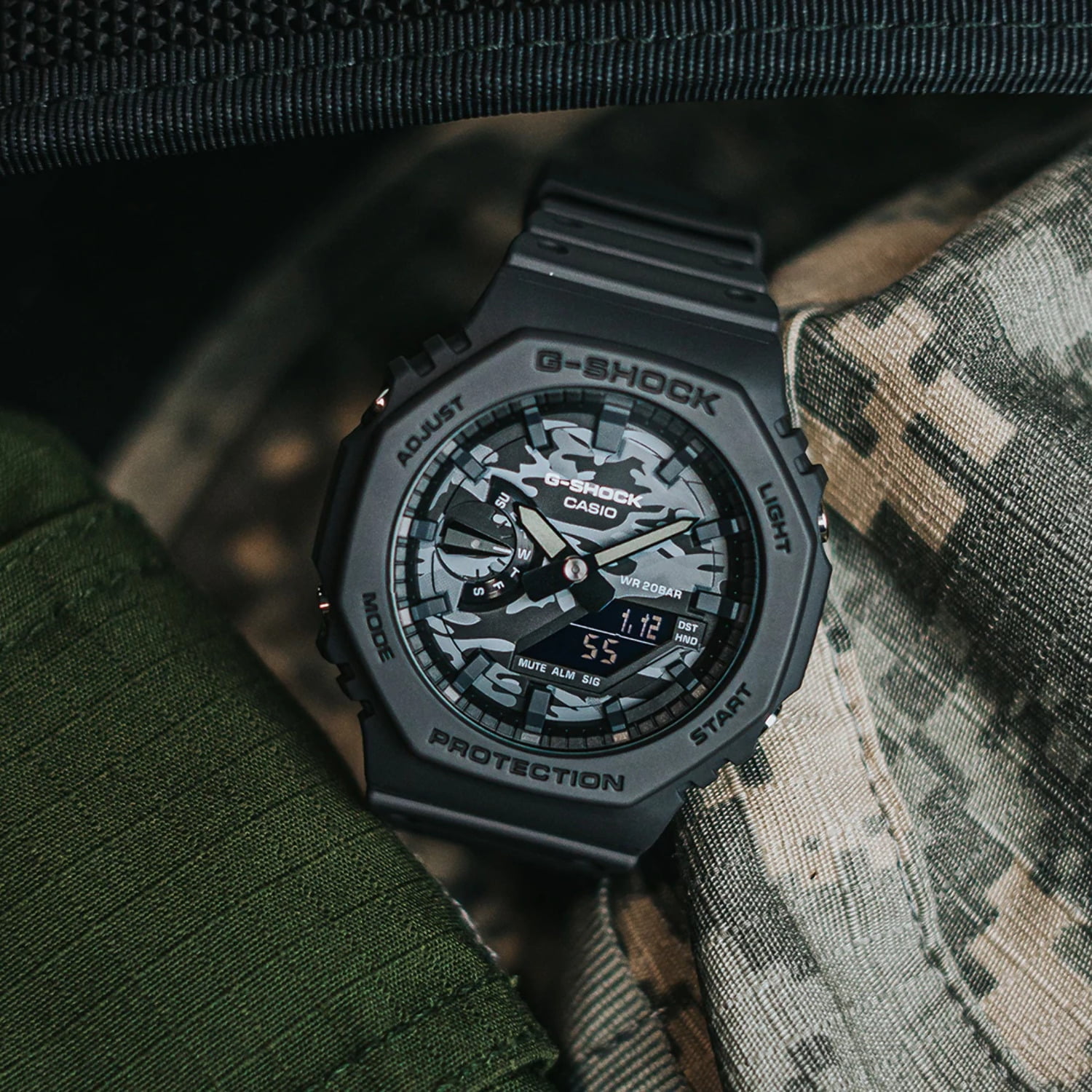 GA- Quartz with Watch Men\'s Grey, (Model: Casio 21 G-Shock Plastic Strap, 2100CA-8AER)