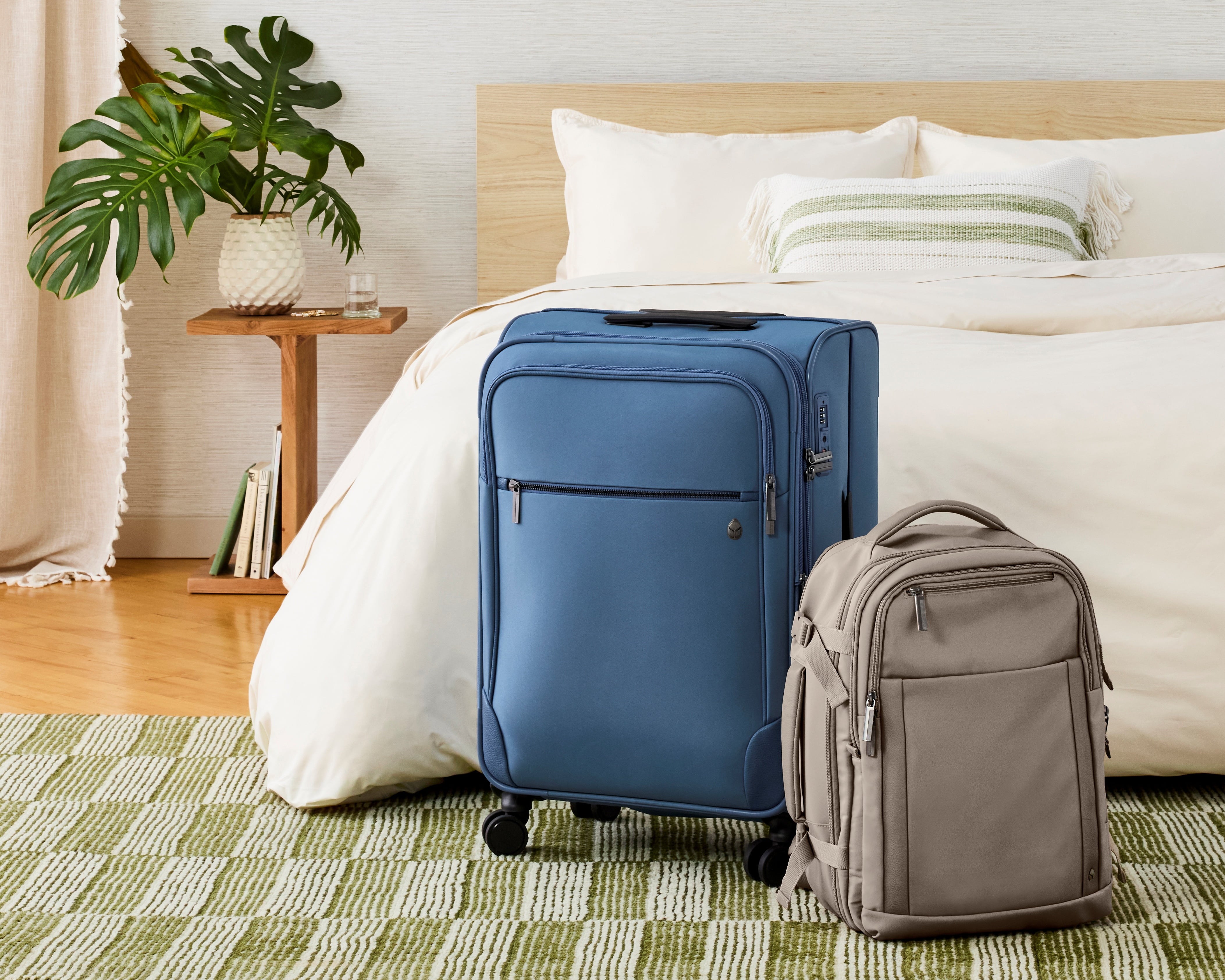 btL 24-inch Checked Expandable Nylon Softside Checked Upright Luggage With 360-Spinner Wheels and Divider Pockets, Blue Shadow