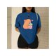 thumbnail image 1 of Playera Blusa De Capybara Tomando Refresco Ropa Divertida Para Mujer Capibara Color Azul Talla Grande Marca Emil SaEs, 1 of 4