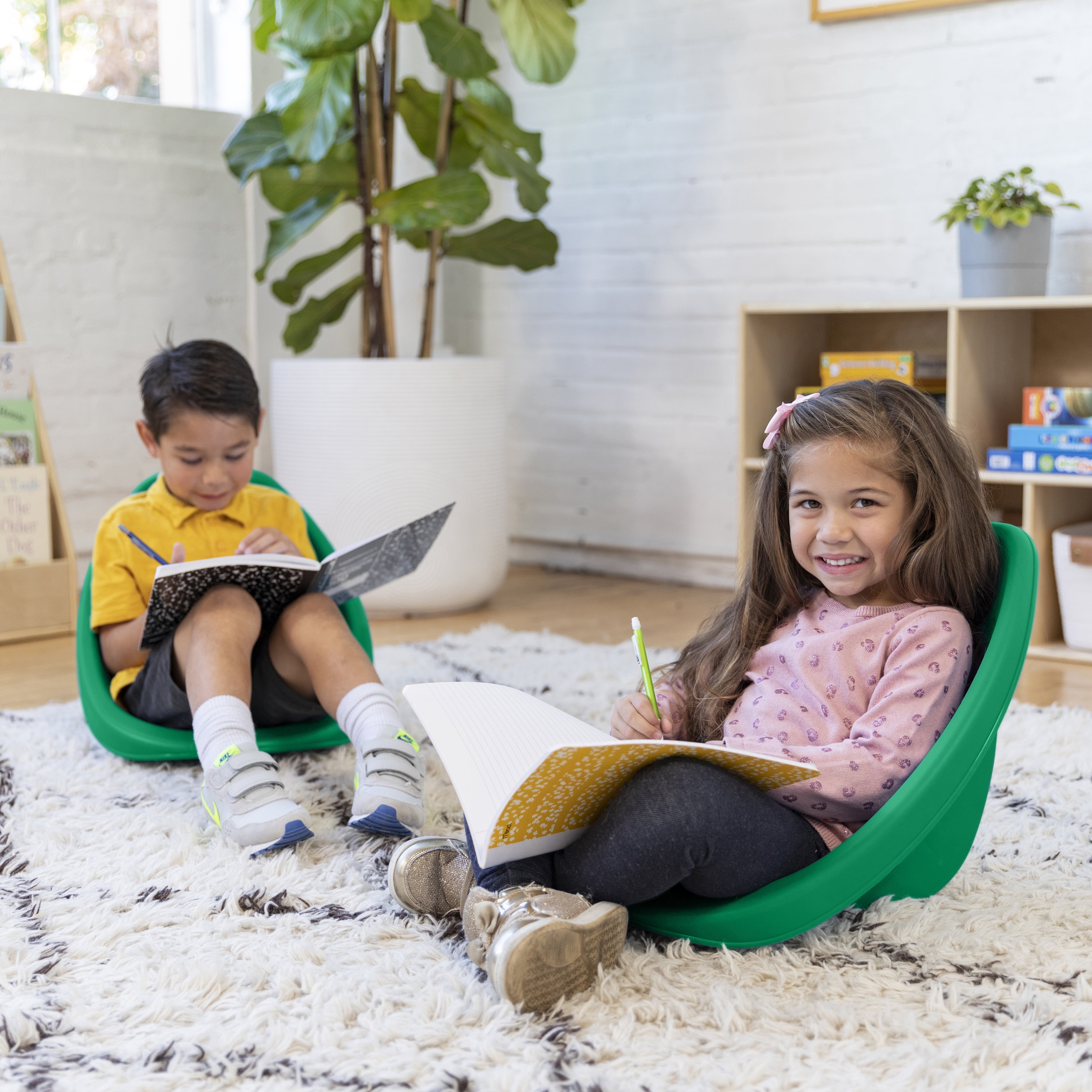 ECR4Kids Plastic Leaf Scoop Floor Rocker Seat, Classroom Furniture, Emerald, 6-Piece