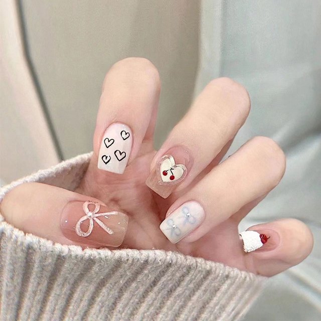 Explosiones con armadura, parches de uñas con destellos de línea larga de lujo y luz francesa, piezas de arte de uñas terminadas