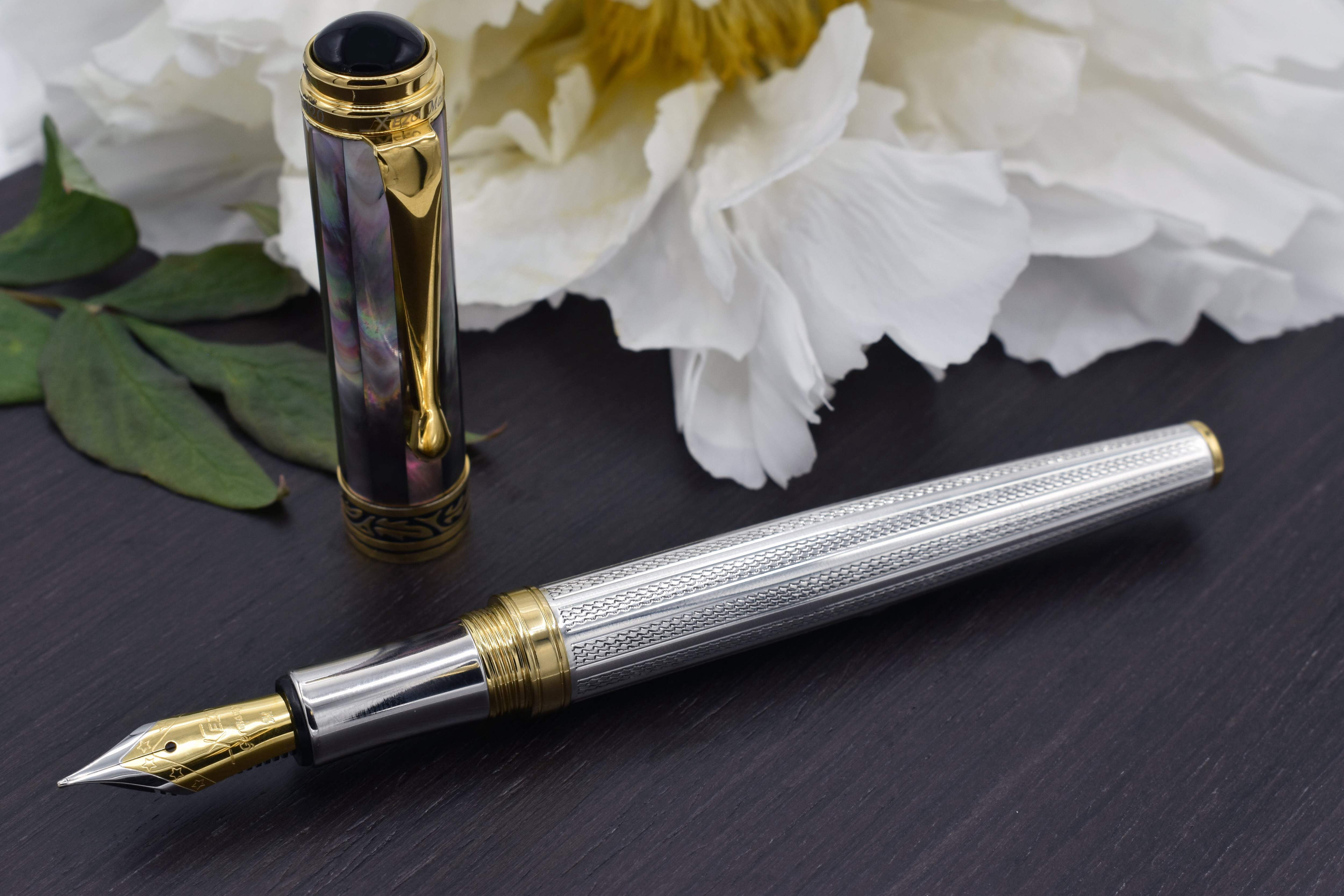 Xezo Xezo Maestro® 925 Sterling Silver Fountain Pen (Fine Nib) - Tahitian Black Mother of Pearl Cap