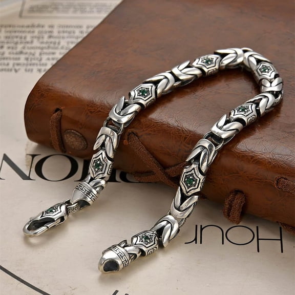 Leander's vintage men's personalized bracelet is luxurious and stylish, perfectly complementing any outfit and perfect for everyday wear.