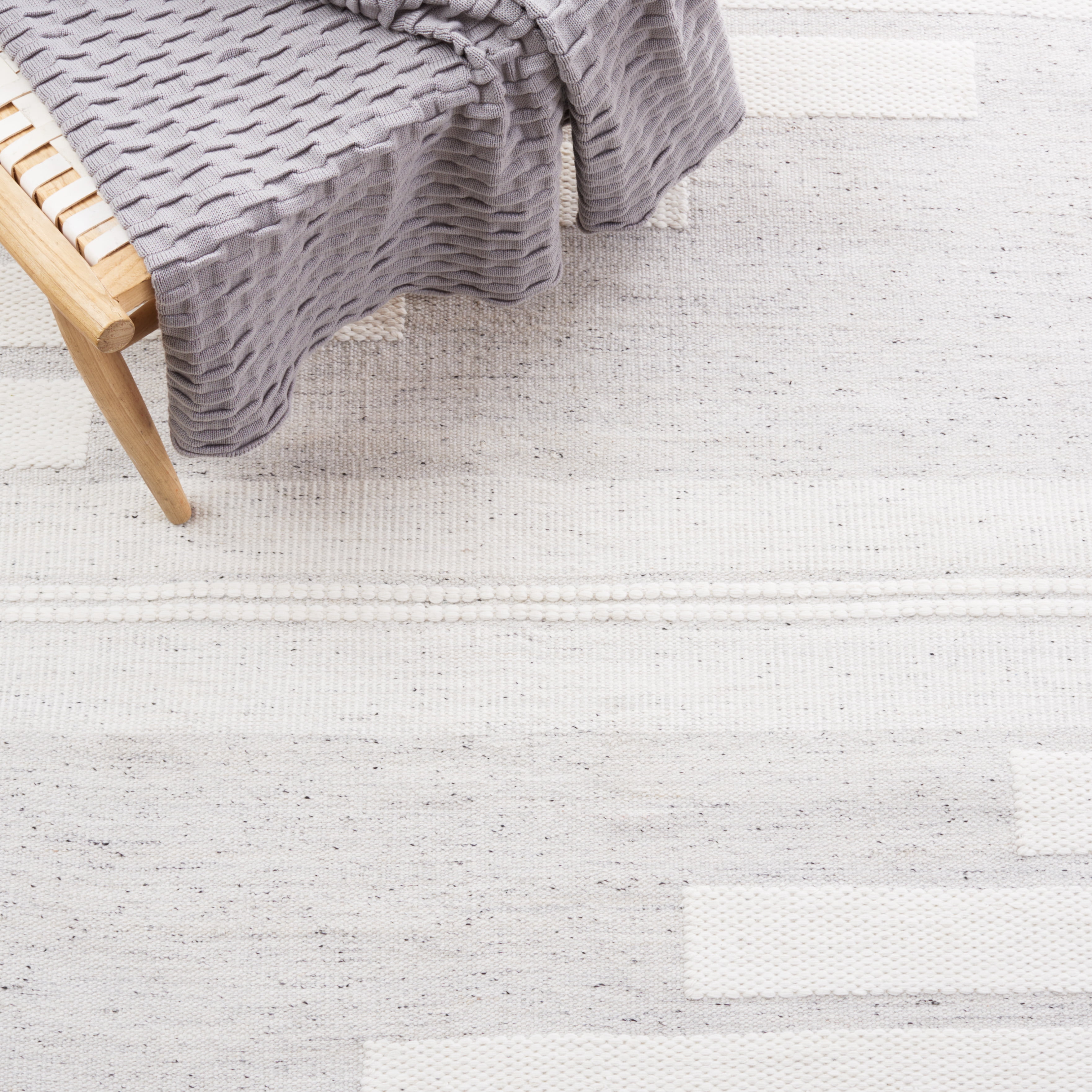 SAFAVIEH Kilim Adam Striped Polyester Area Rug, Ivory/Light Grey, 5' x 8'