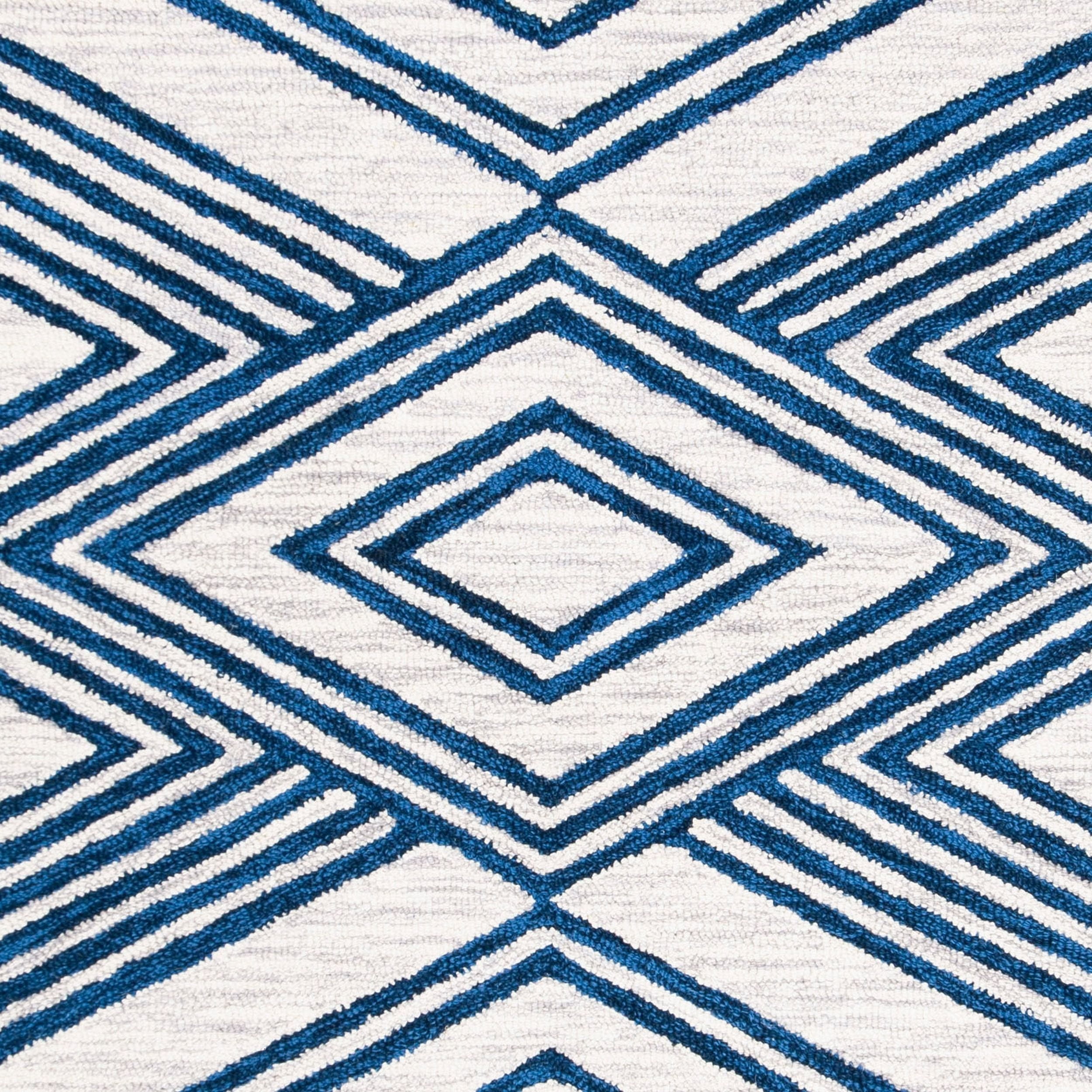 SAFAVIEH Micro-Loop Glenda Geometric Aztec Wool Area Rug, Ivory/Navy, 6' x 9'