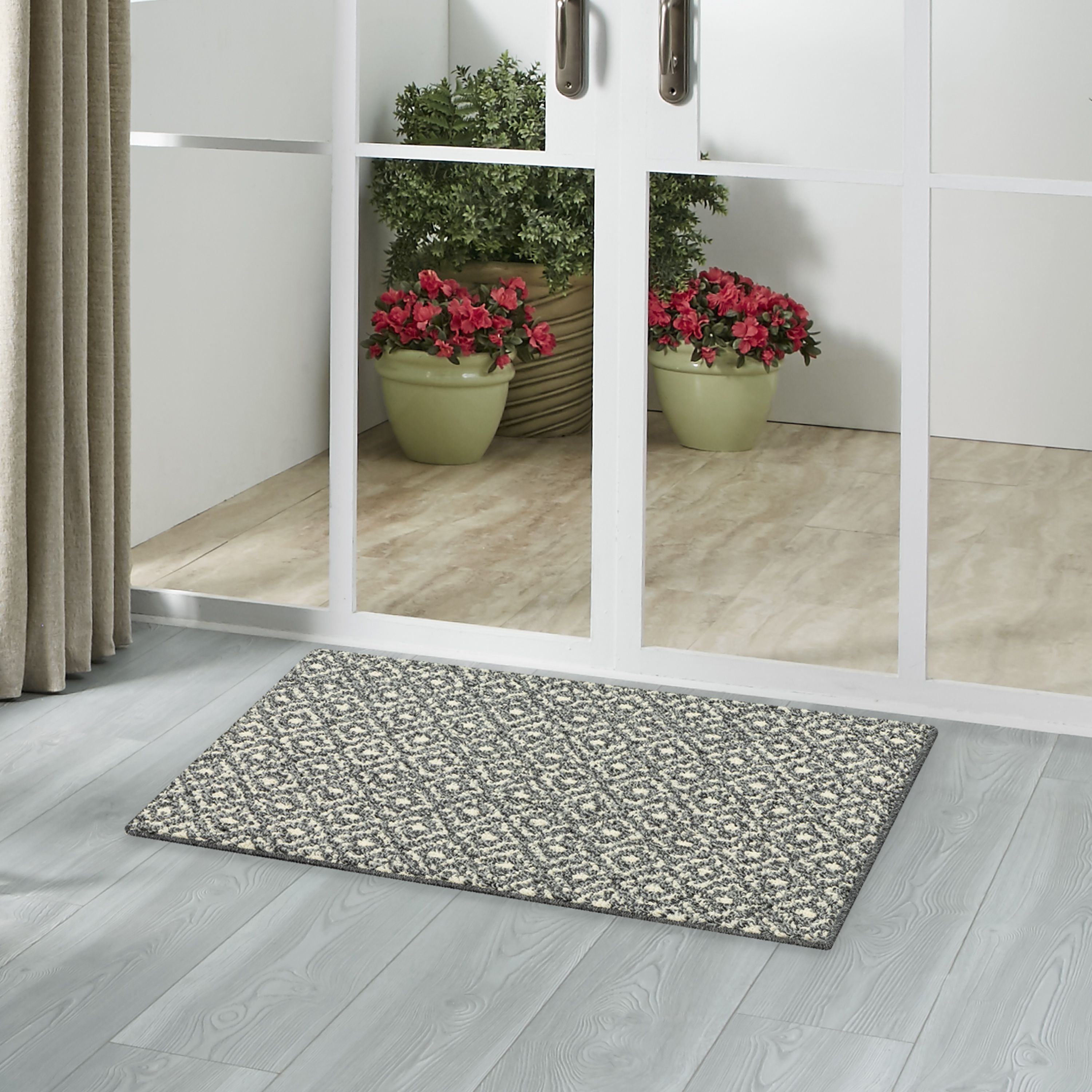 Mainstays Geometric Diamond Black Tonal Olefin Indoor Accent Rug, 1'8" x 2'10", Skid-Resistant