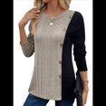thumbnail image 3 of Camisa Asimétrica de Larga con Botones y Bloques de Color para Mujer, Ribete de Botones Claros y Abertura Lateral en la Cintura. Caqui S, 3 of 8