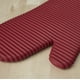 thumbnail image 3 of Juego de guantes de cocina KitchenAid de silicona suave acanalada, color rojo pasión, 3 of 3