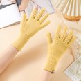 thumbnail image 4 of Guantes de invierno para hombres y mujeres: guantes de punto cálidos y térmicos para clima frío con pantalla táctil para correr, conducir y hacer senderismo, 4 of 6