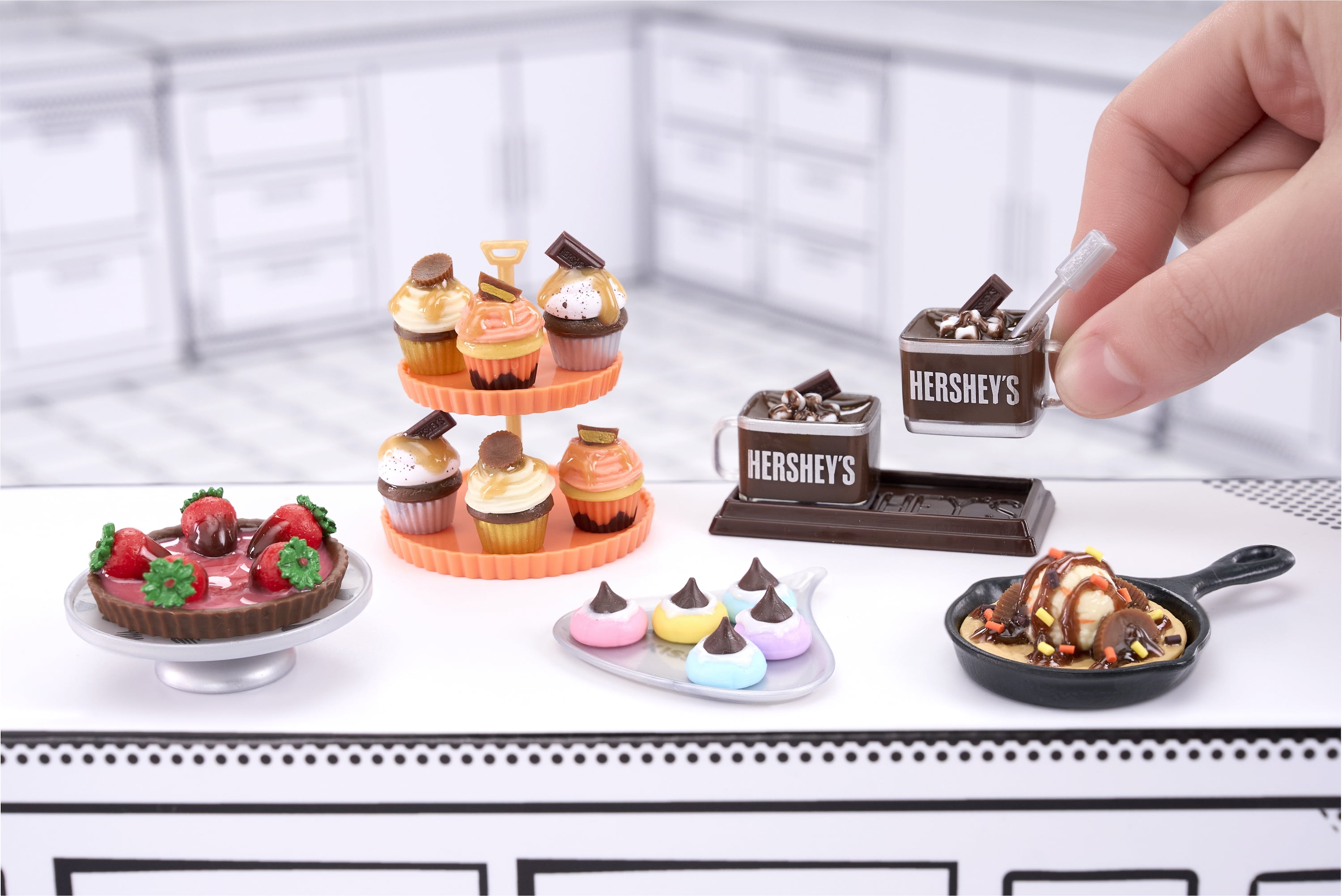 MGA's Miniverse Make It Mini Food Hershey Multi-Pack, 30 Pieces