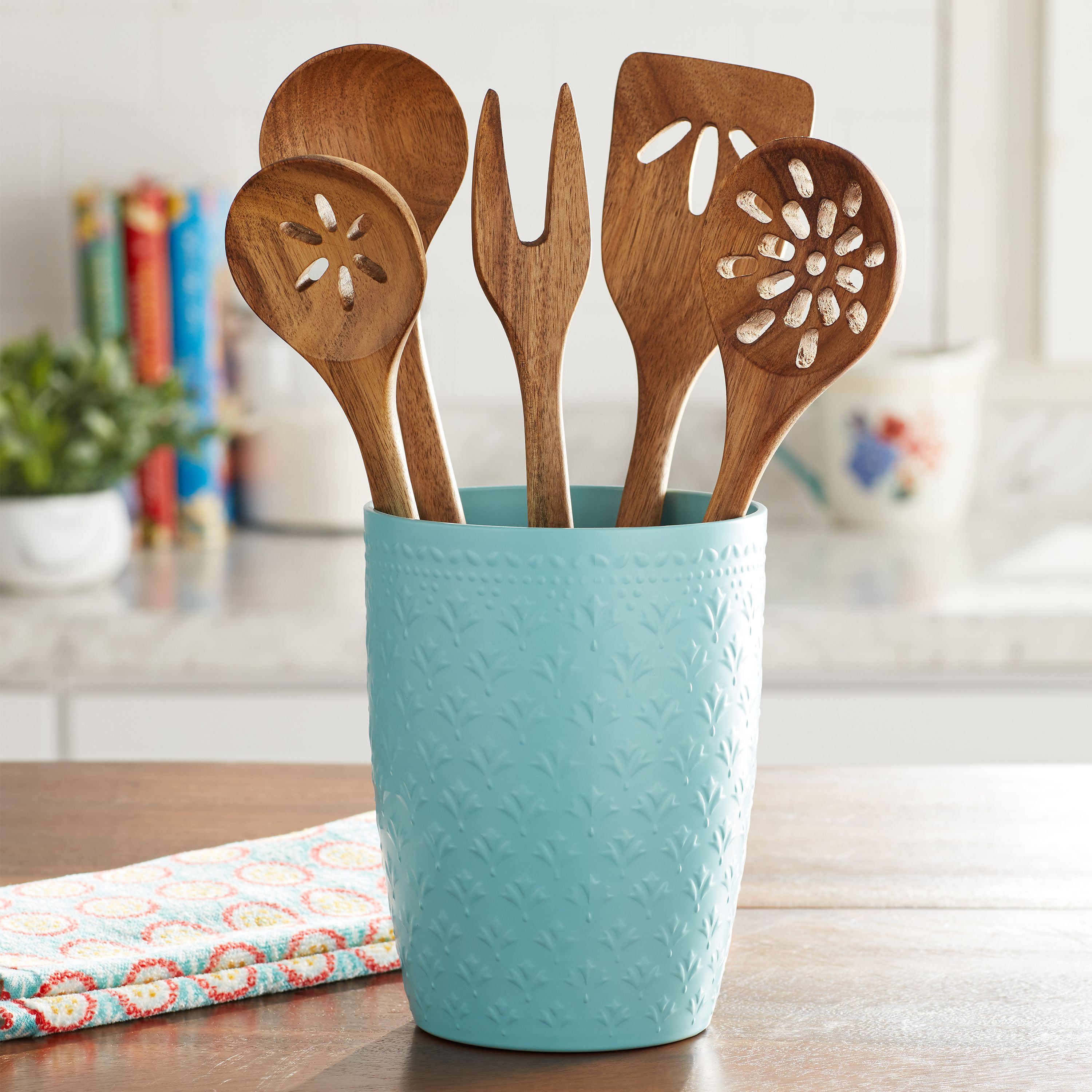 The Pioneer Woman 6-Piece Crock and Wooden Set, Slotted Spoon, Slotted  Spatula, Solid Turner, Solid Spoon, and Crock in Breezy Blossom 