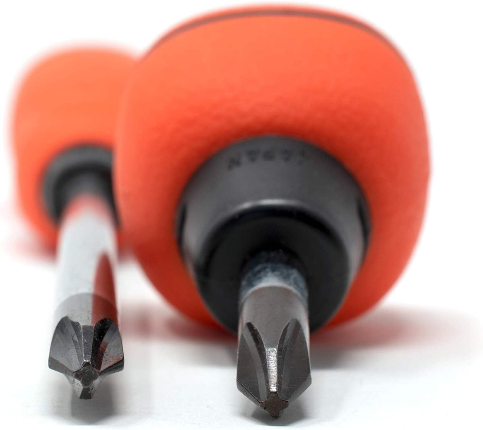 JIS (Japanese Industrial Standard) Screwdriver 2-Piece Set JIS No. #2 Regular #2 Stubby Cross Point Soft Grip Rubber Handle Made in Japan Regular Screwdriver Is Full Tang Solid Shaft 0159-100/102