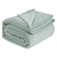 thumbnail image 1 of Manta Bedsure GentleSoft de forro polar, 260 x 244 cm, color verde salvia, 1 of 9