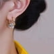 thumbnail image 5 of Pendientes de circonita irregulares de alta gama para mujer., 5 of 9