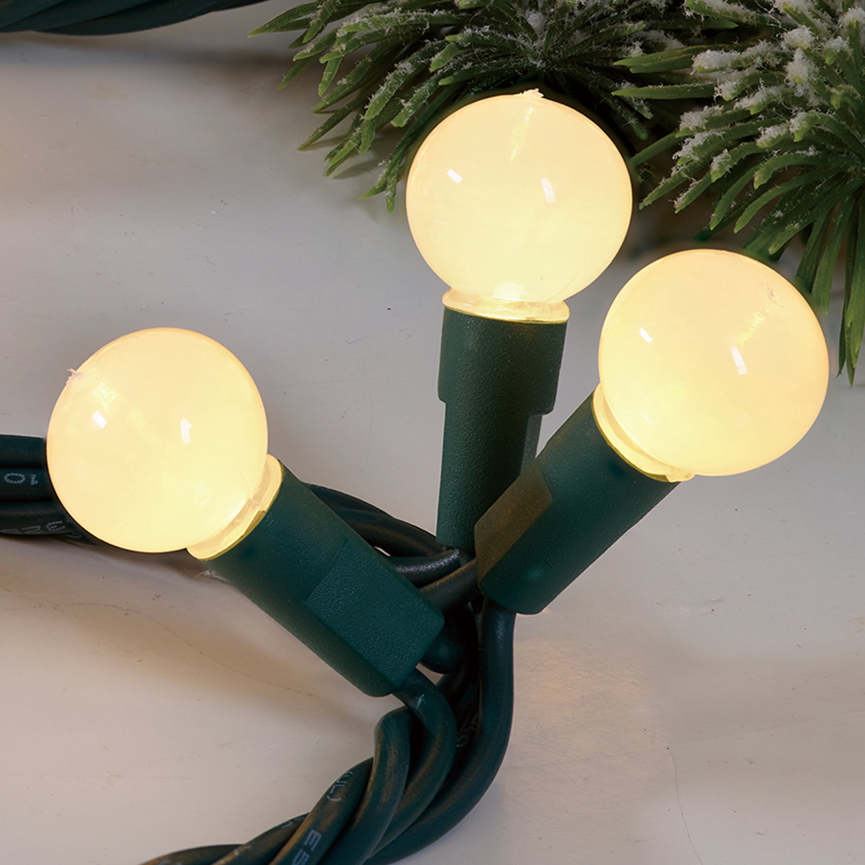 Indoor/Outdoor 90-Count LED G15 Globe Christmas Garland Lights, Frosted Warm White, Green Wire, 9', by Holiday Time