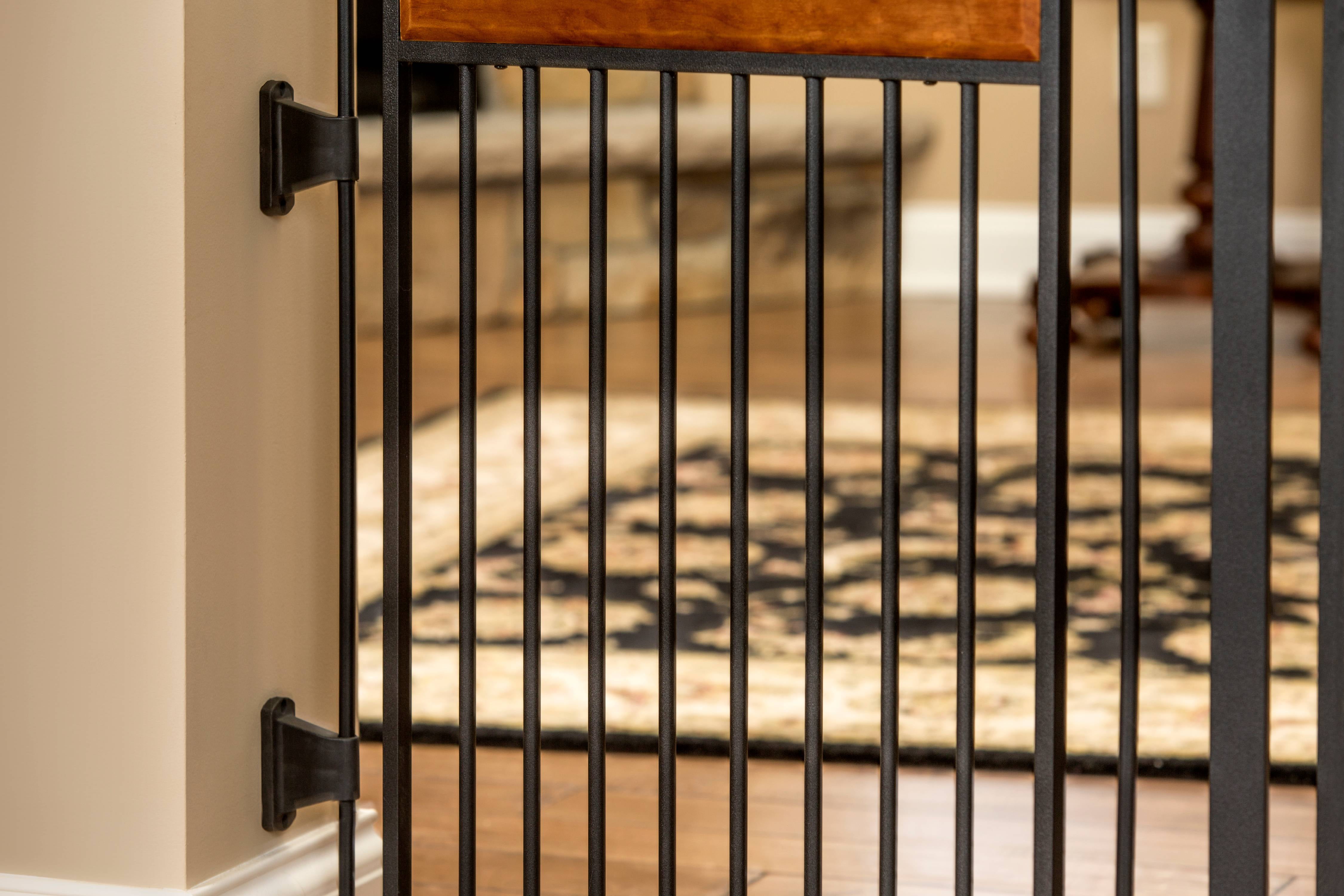 carlson design paw arched flexi pet gate