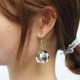 thumbnail image 4 of Pendientes de bola de discoteca estilo punk retro - 2 pares, estilo años 60 y 70, plateados, bola de 2 cm, material CCB de alta calidad, versátiles para fiestas de baile, accesorios de disfraz, joyas, 4 of 5