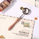 thumbnail image 5 of Cuchara para derretir tabletas con cuentas de cera para sellar mango de madera para álbumes de recortes (A), 5 of 5