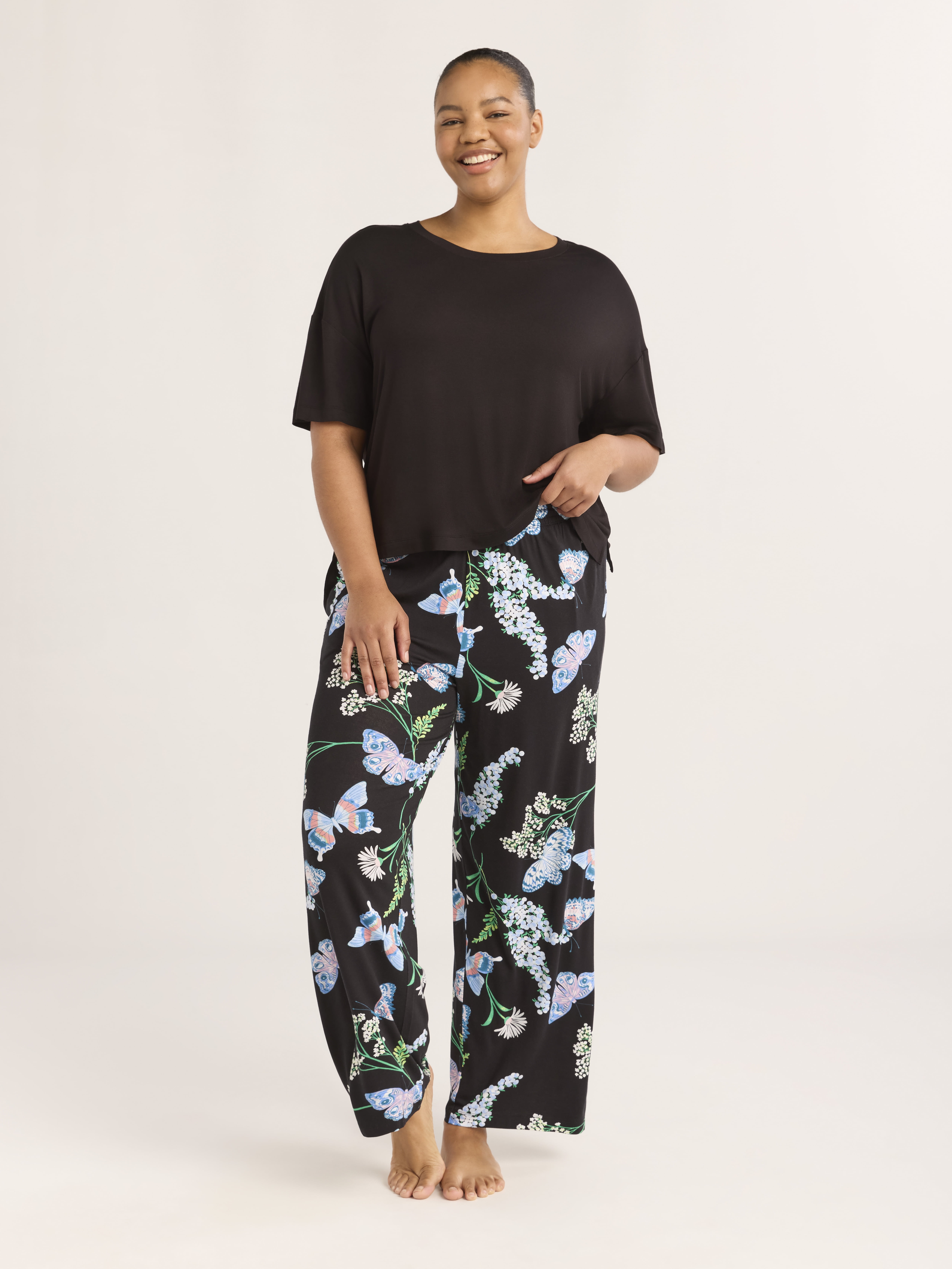 Joyspun Women’s Scoop Neck Sleepwear Tee with Short Sleeves, Sizes S-3X