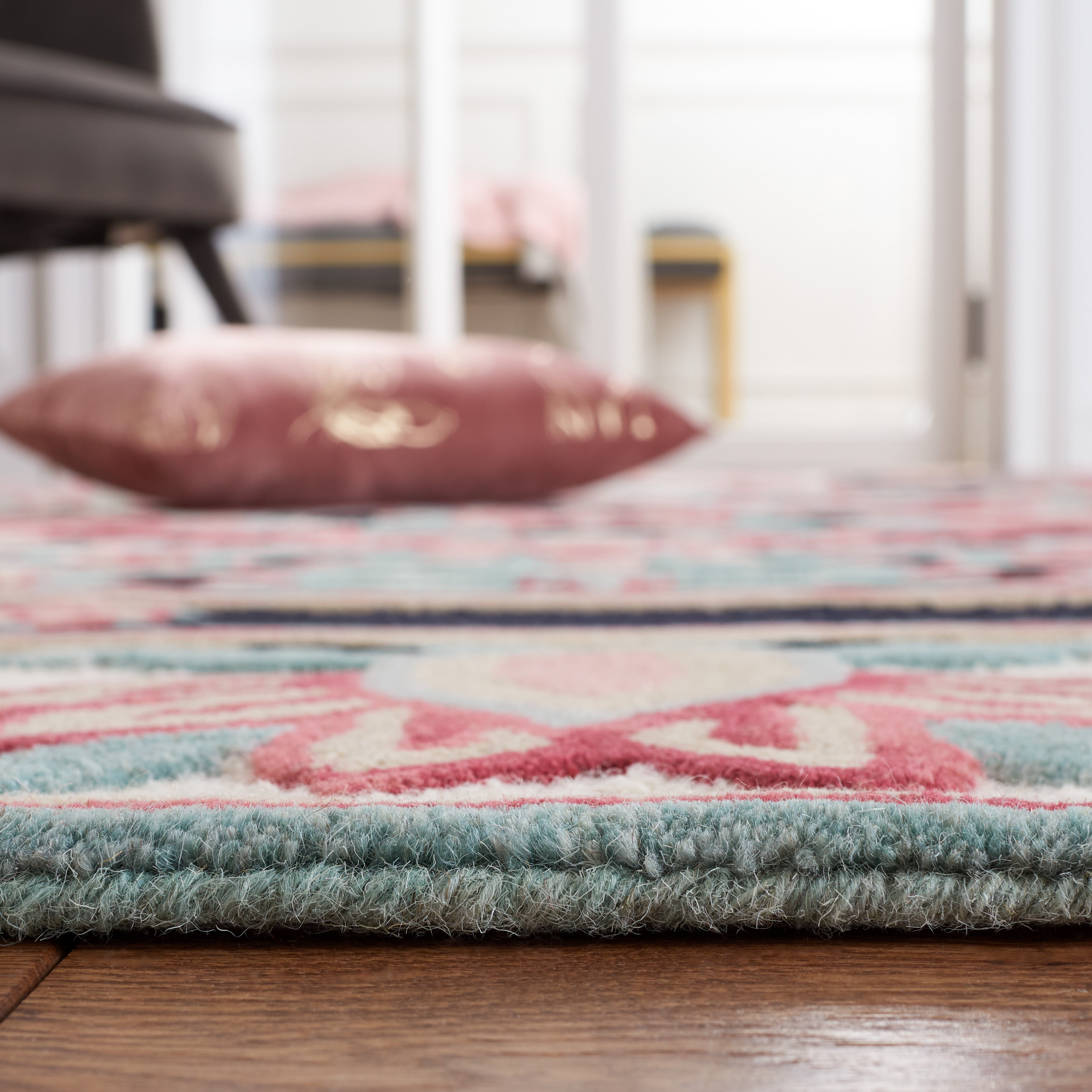 SAFAVIEH Bellagio Vanessa Floral Wool Area Rug, Black/Ivory, 8' x 10'