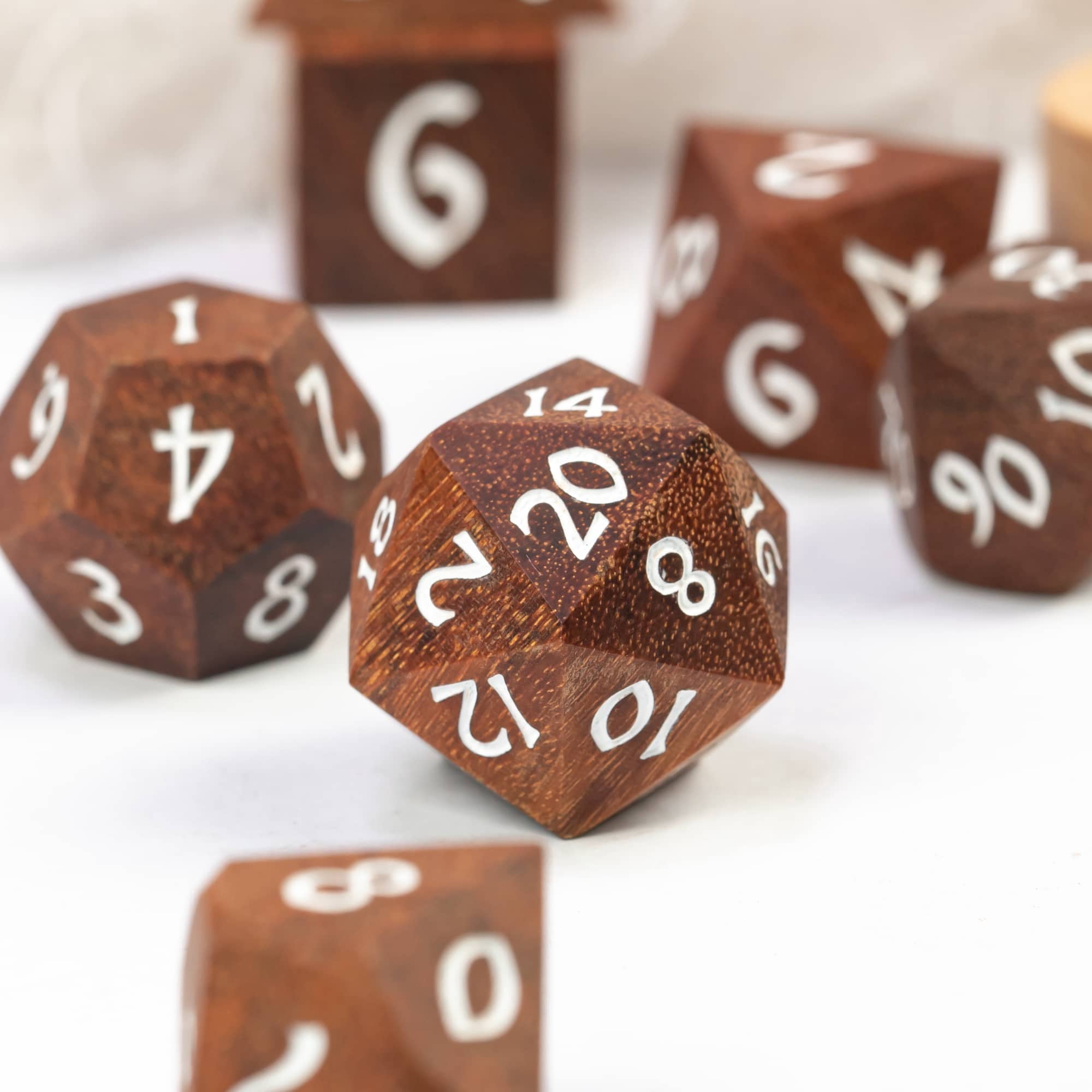 Cusdie 7Pcs/set Wooden DND Dice D&D Wood Dice D4 D6 D8 D10 D% D12 D20 Polyhedral Games Dice Set for Table Games MTG RPG