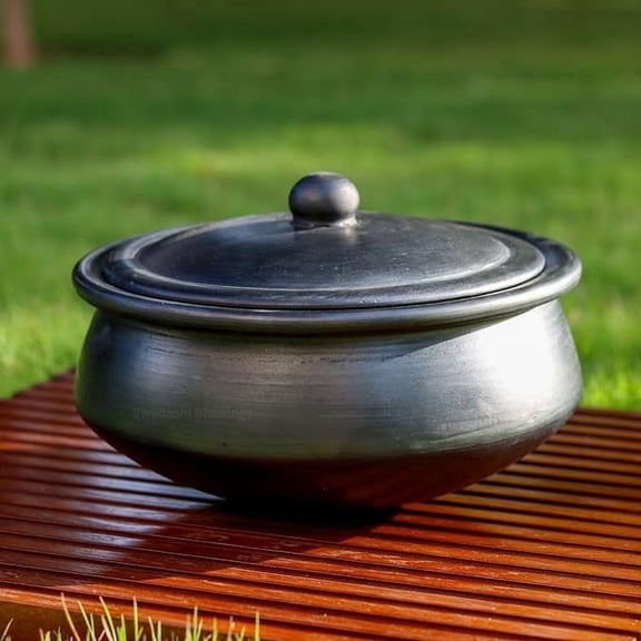Swadeshi Blessings Clay Pot For Cooking With Lid/ Clay Handi/ Earthen Kadai 2.8Liters Black   Palm Leaf Stand