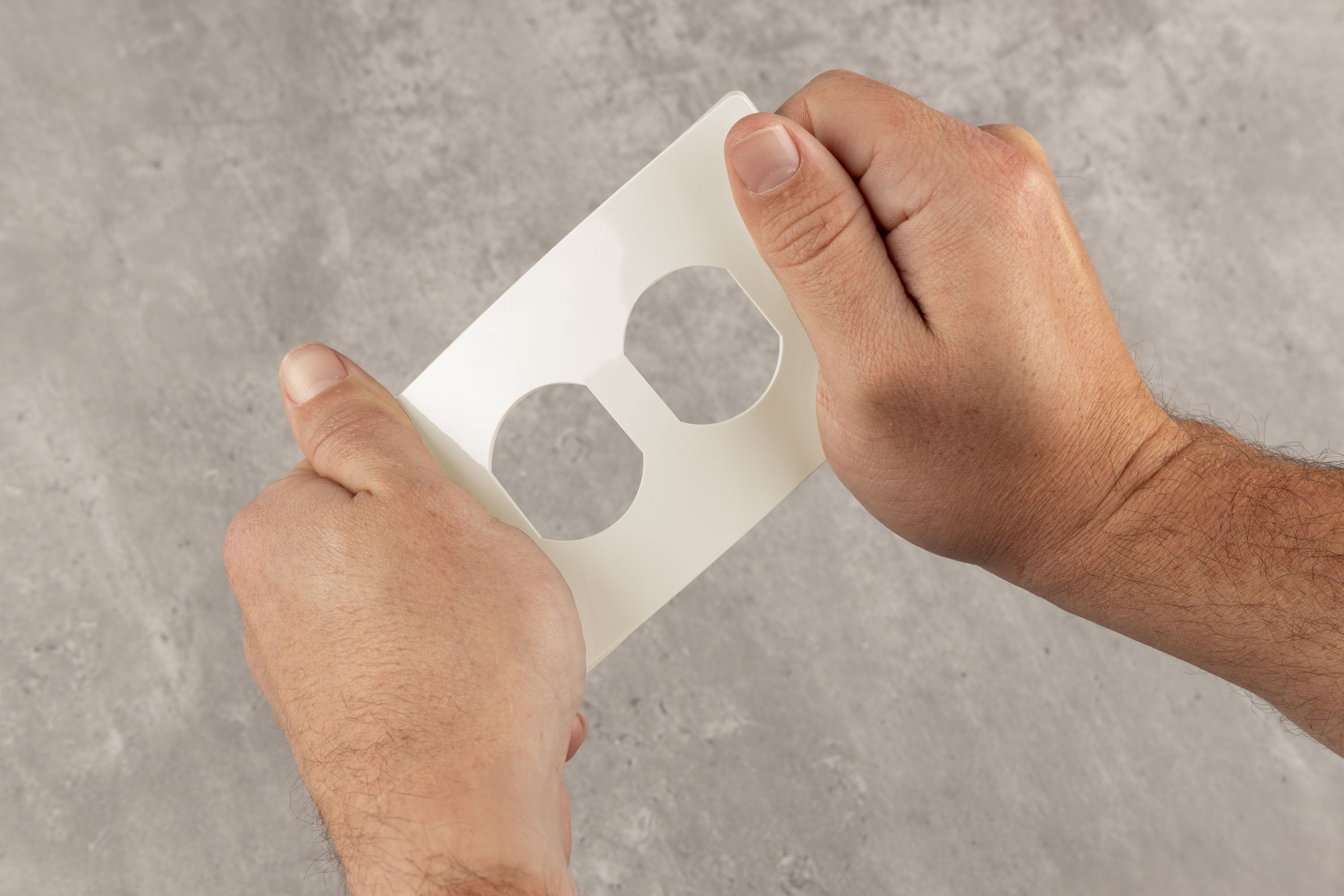 Ultra Pro Screwless Wallplate, Outlet Plate, Duplex Receptacle, Almond