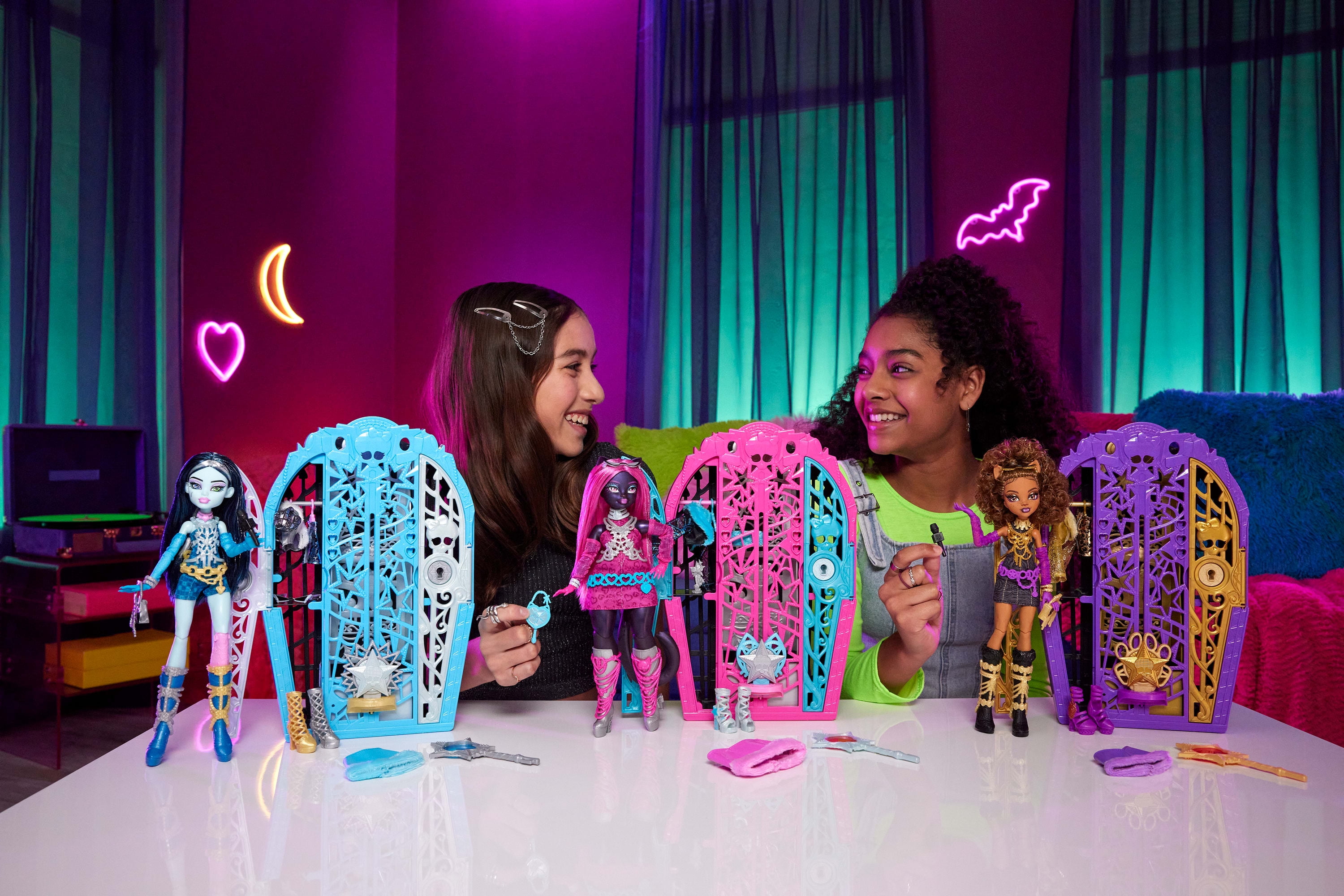 Monster High Skulltimate Secrets Hauntlywood Mysteries Doll, Frankie Stein with 19+ Surprises