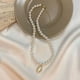 thumbnail image 3 of Collar de perlas de ojo de gato estilo retro francés para mujer, cadena de clavícula de lujo ligera y de alta gama, 3 of 5