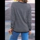 thumbnail image 4 of Suéter de Punto Suave A Rayas para Mujer, Camisa Holgada con Bolsillo en el Pecho. Azul Profundo L, 4 of 5