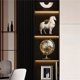 thumbnail image 4 of Adorno de caballo blanco de la suerte con lingote de oro - Decoración del hogar imprescindible, 4 of 7