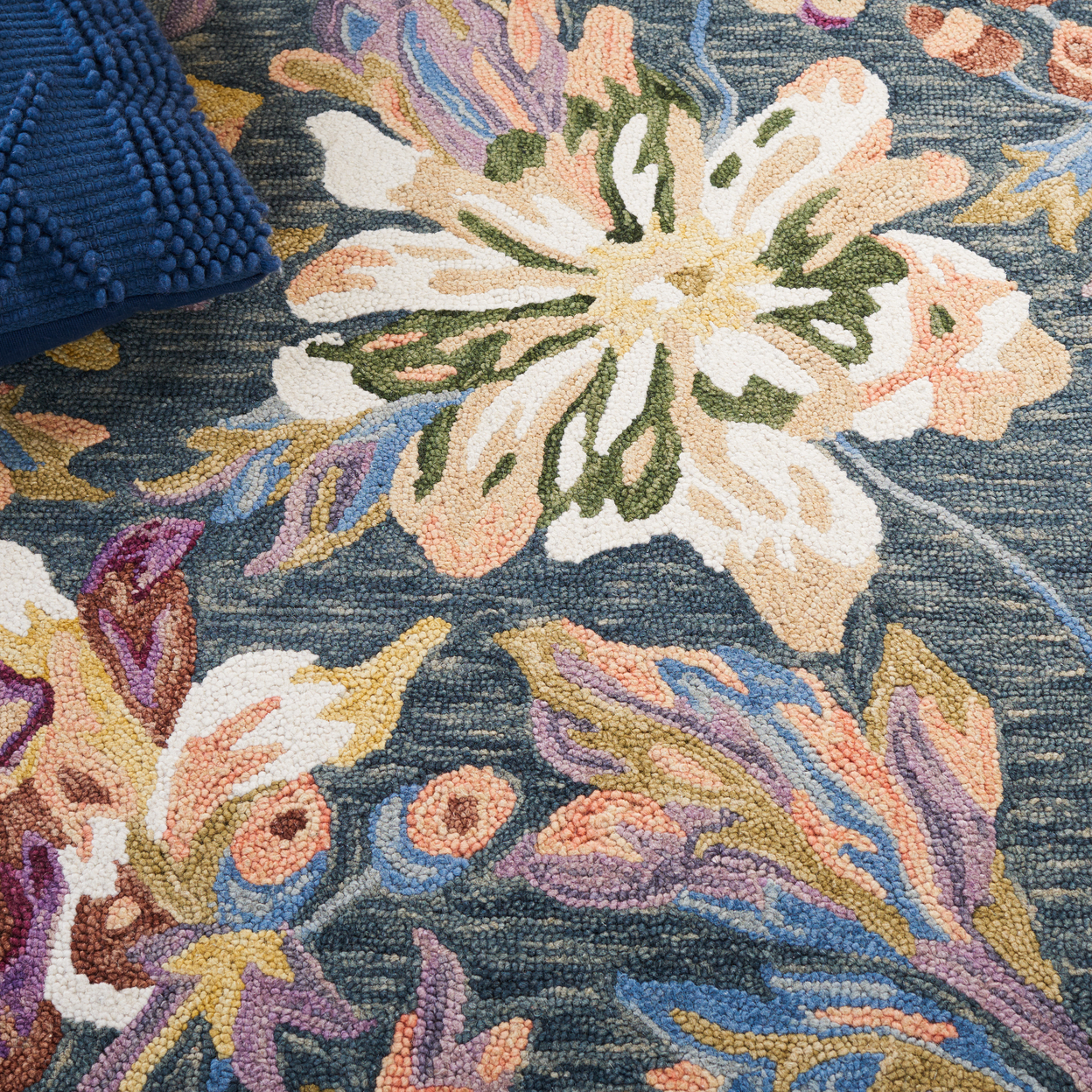 SAFAVIEH Blossom Fisher Floral Area Rug, Grey/Violet, 6' x 6' Square