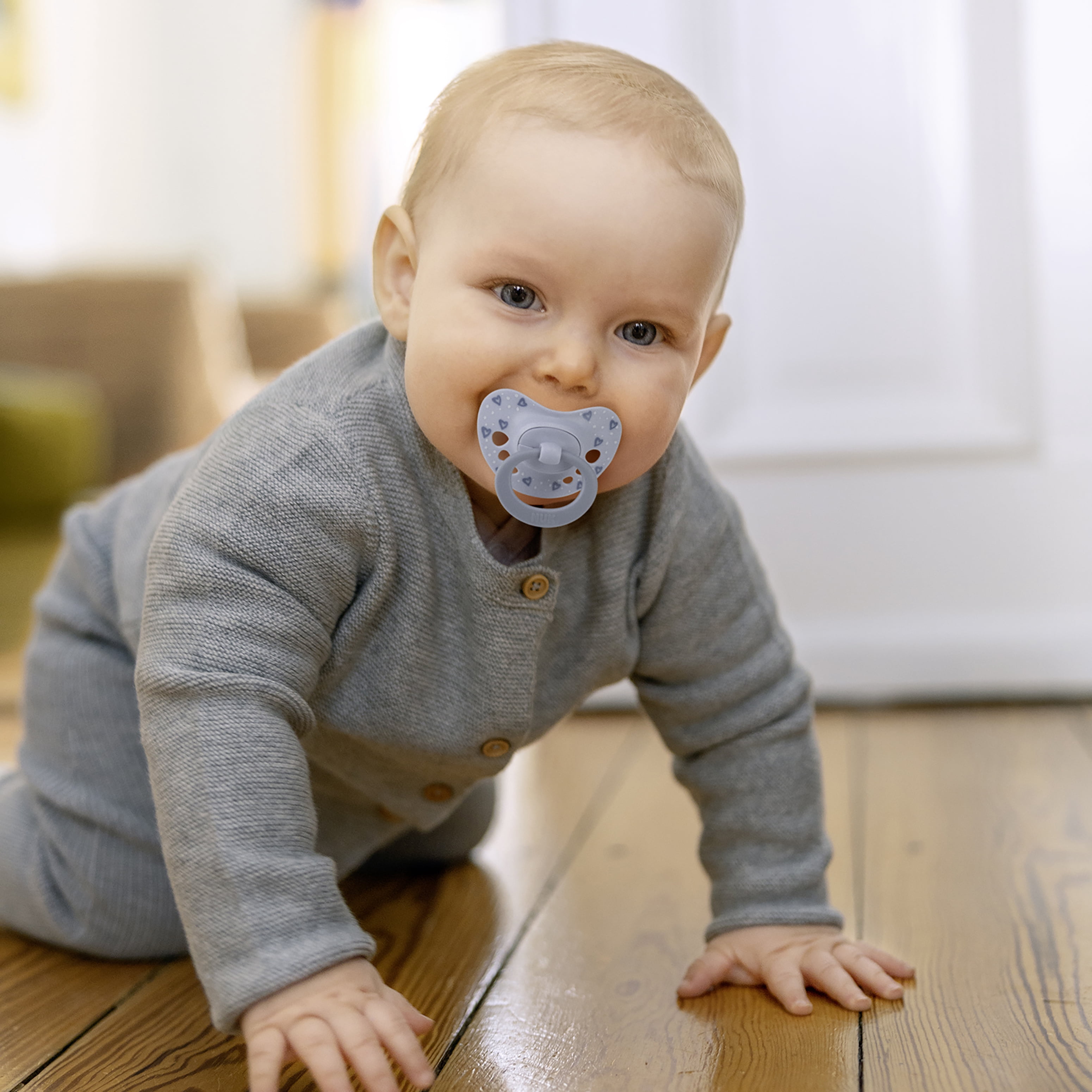 Sucettes de nuit pour bébé NUK First Choice classique, 0 à 6 mois, sucettes orthodontiques qui brillent dans le noir, 95 % d’acceptation des bébés**, bleu, 2 pièces